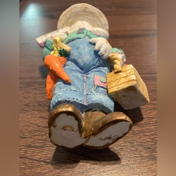 Beautifully Detailed Easter Garden Bunny Rabbit Whimsical 5” Resin Figurine - Picture 3 of 4